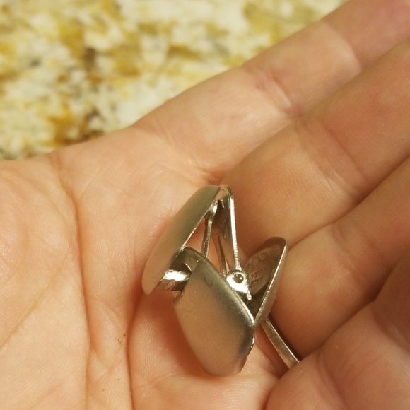 Vintage MADE IN USA silvertone earrings PM 656 - Picture 5 of 6